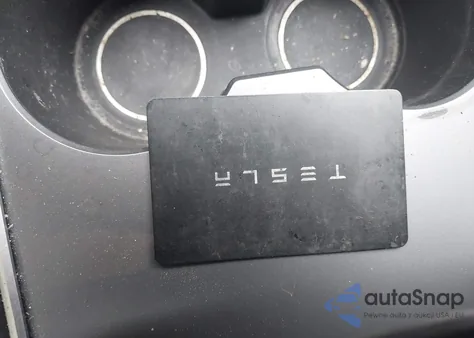 2022 Tesla Model 3 Long Range Dual Motor All-Wheel Drive z USA, uszkodzony, nr VIN 5YJ3E1EB3NF178606